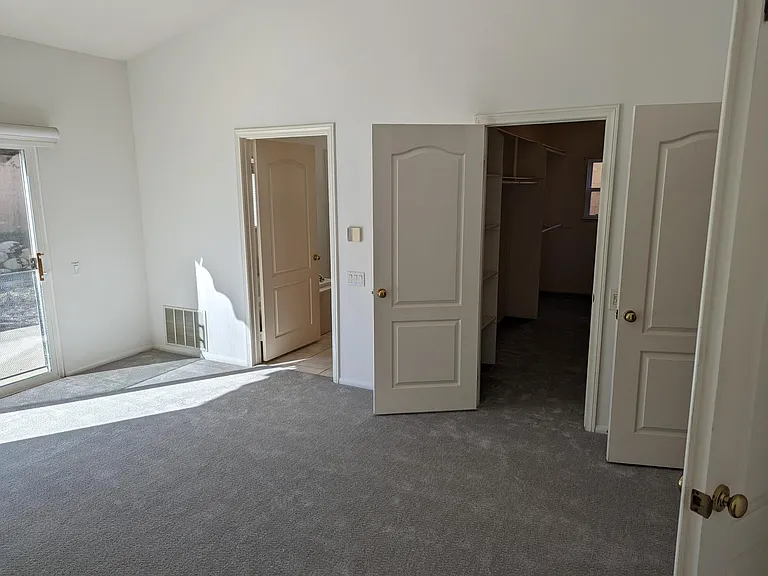 301 Roosevelt Ave — Photo 10