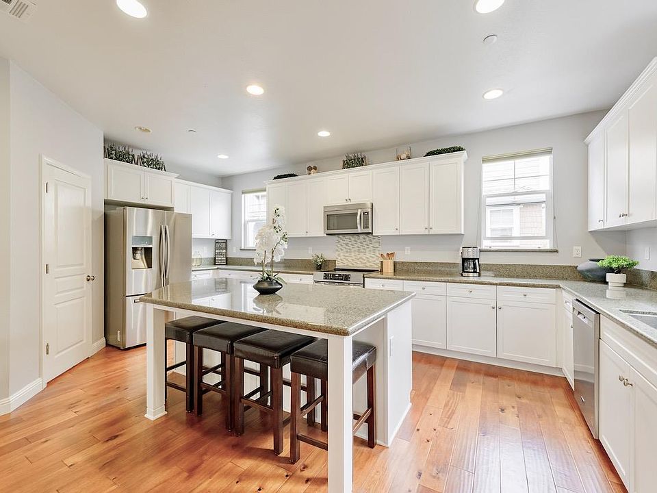 1st image of 237 Blue Bonnet Ln #304