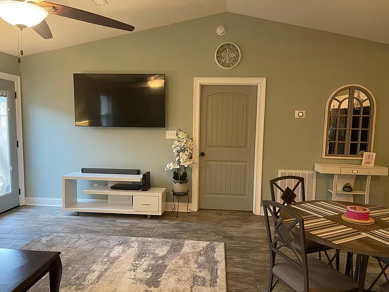 720 Greensboro Way — Photo 4