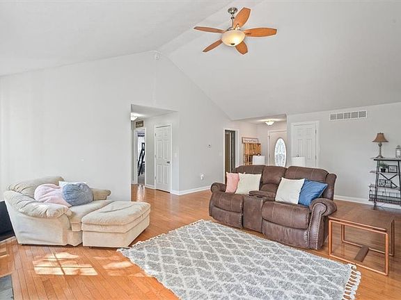 4th image of 13663 Barber Ave