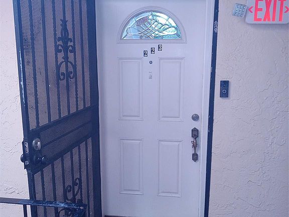 2nd image of 1300 W 47th Place #223