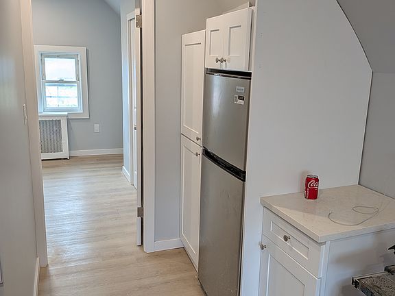 5th image of 495 Ellendale Ave Floor 3