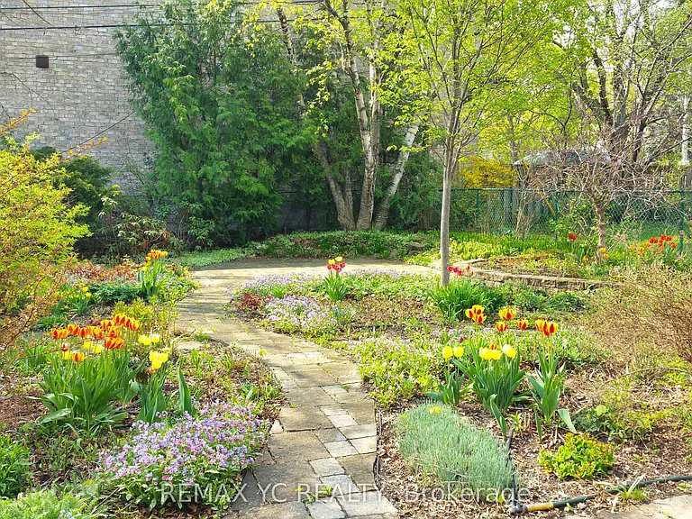 425 Broadway Ave — Photo 29