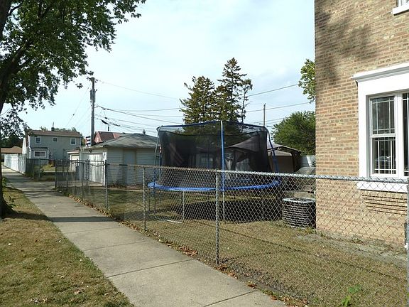 4th image of 1100 N 8th Ave