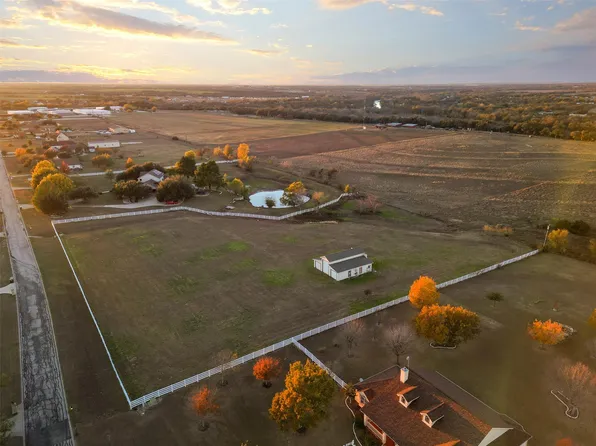 233 Courtnees Way, Georgetown, TX 78626