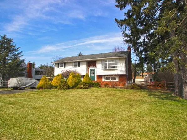 2925 Fischer Rd, Easton, PA 18045