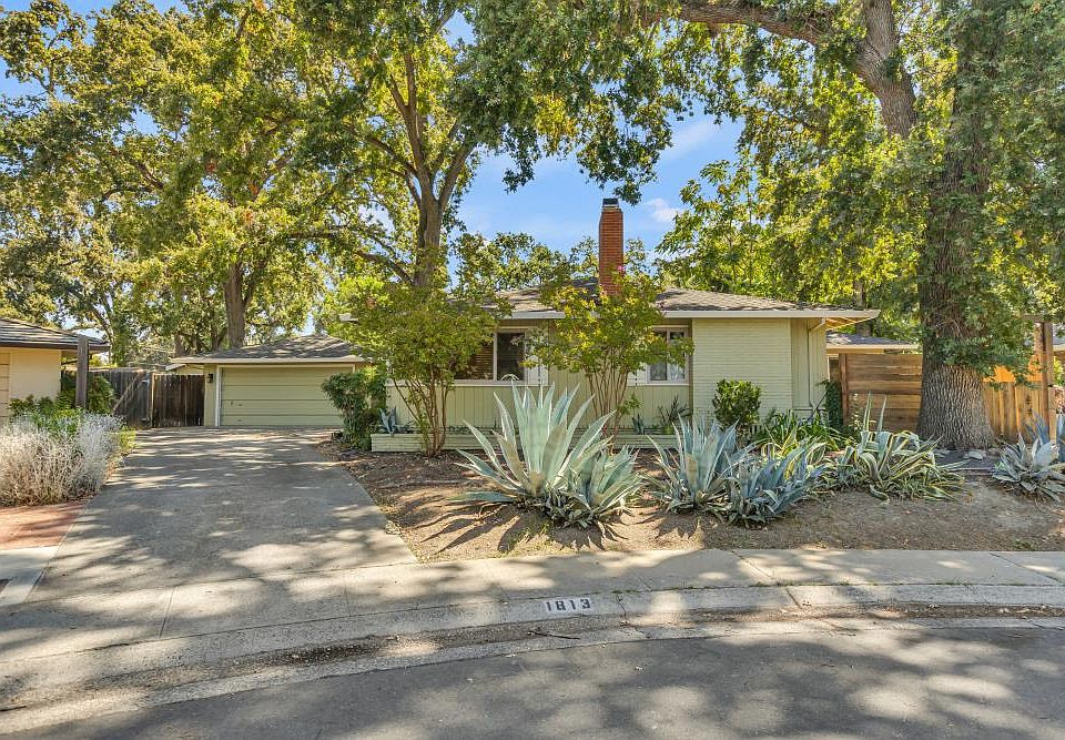 1st image of 1813 Deerwood Cir