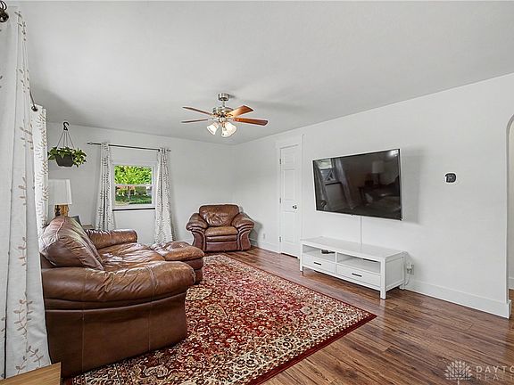 3rd image of 1701 Briedweng Ave