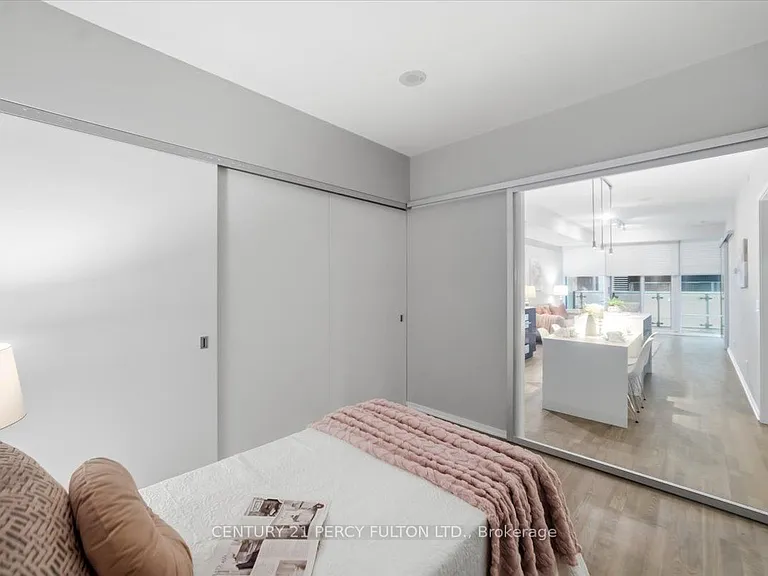 1 Bloor St E #313 — Photo 18