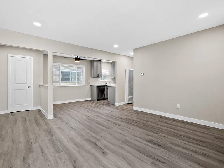 316 Beach Apartments — Photo 5