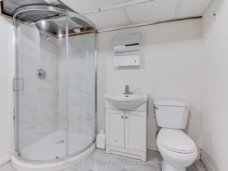 17 Larkdale Cres — Photo 36