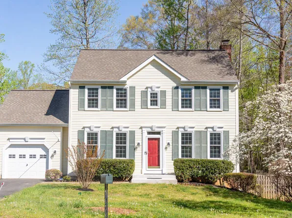 2 Greenland Ct, Fredericksburg, VA 22405