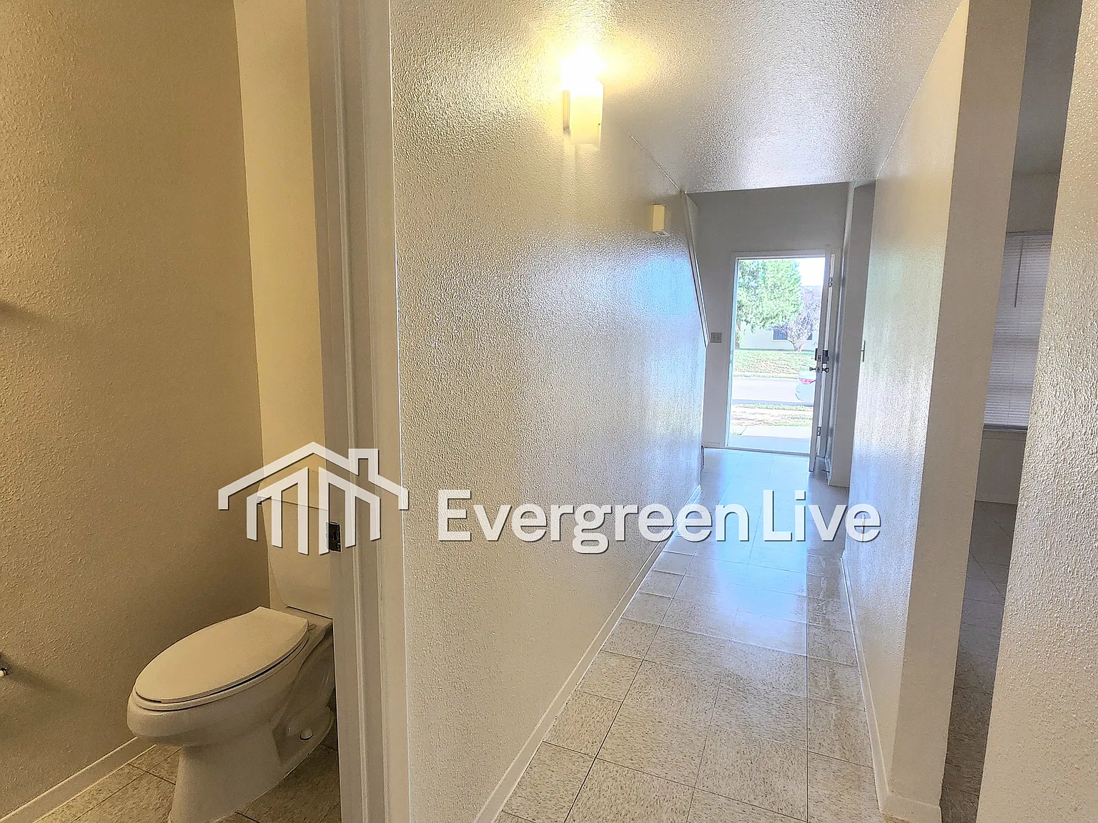 4 bed, 2.5 bath, 1390 sqft, $1,295 — Photo 4