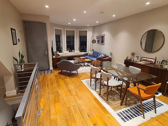 3rd image of 454 Irving Ave Floor 1