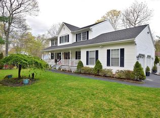 109 Swezey Ln, Middle Island, NY 11953