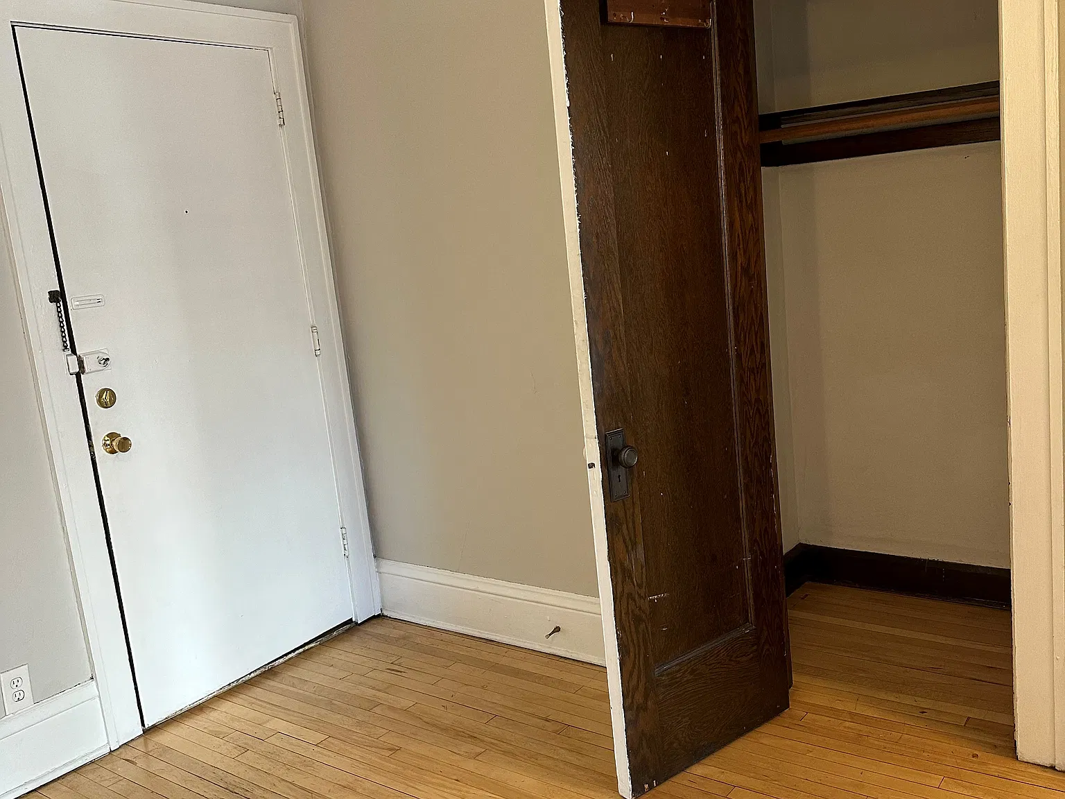 Yale Place Apartments — Photo 2