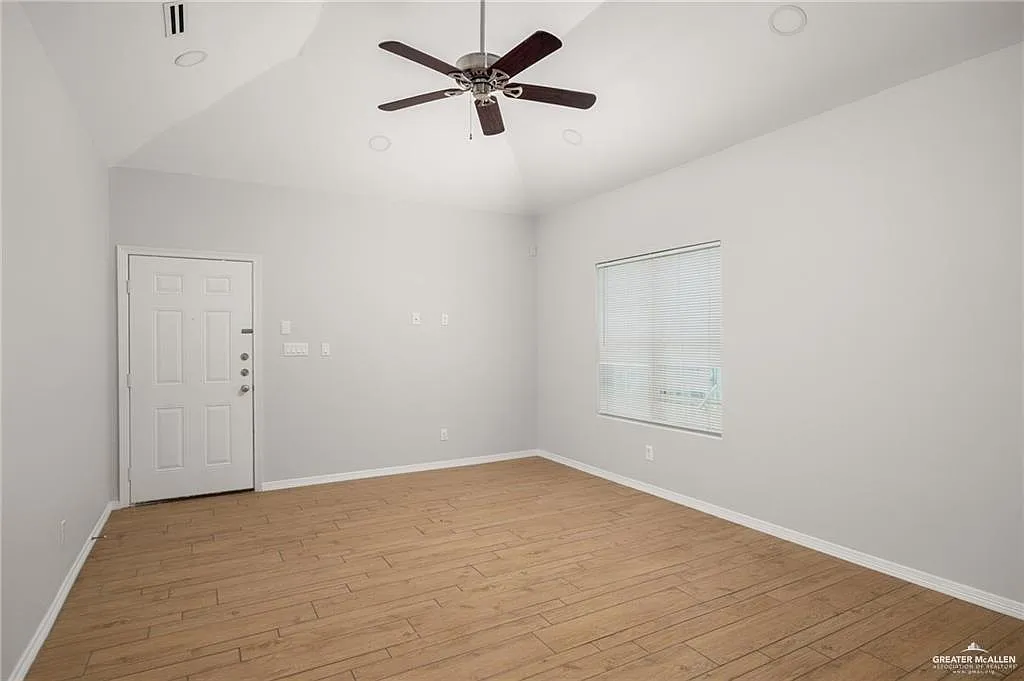 1 bed, 1.0 bath, 900 sqft, $925 — Photo 4