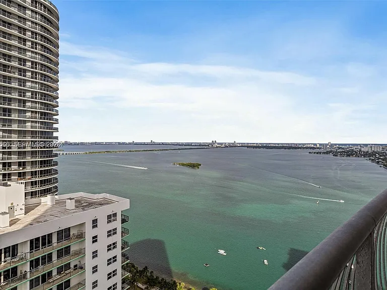 1750 N Bayshore Dr #3605 — Photo 2