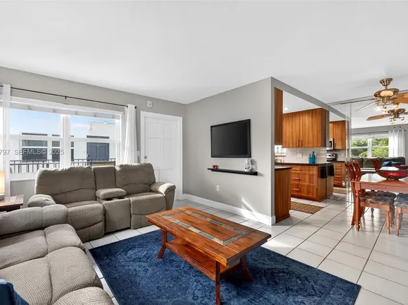 415 NE 2nd St APT 224, Hallandale, FL 33009