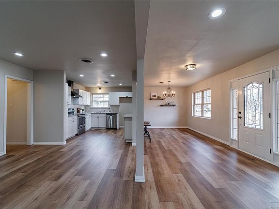 4th image of 1514 Red Bud Ln