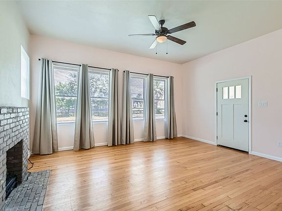 3rd image of 1410 W Magnolia Ave