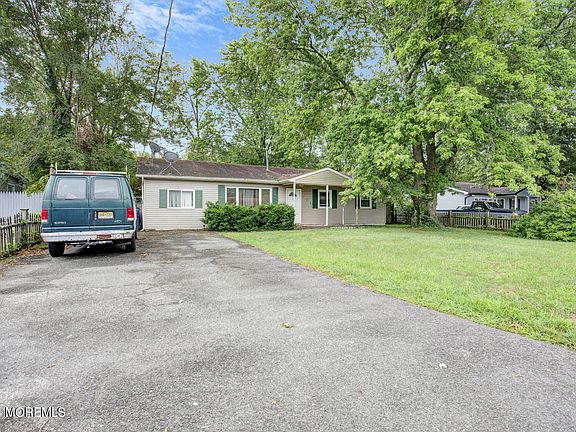3rd image of 406 Chamberlain Street