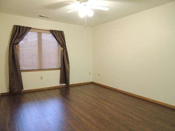 5th image of 124 Oconomowoc Sq
