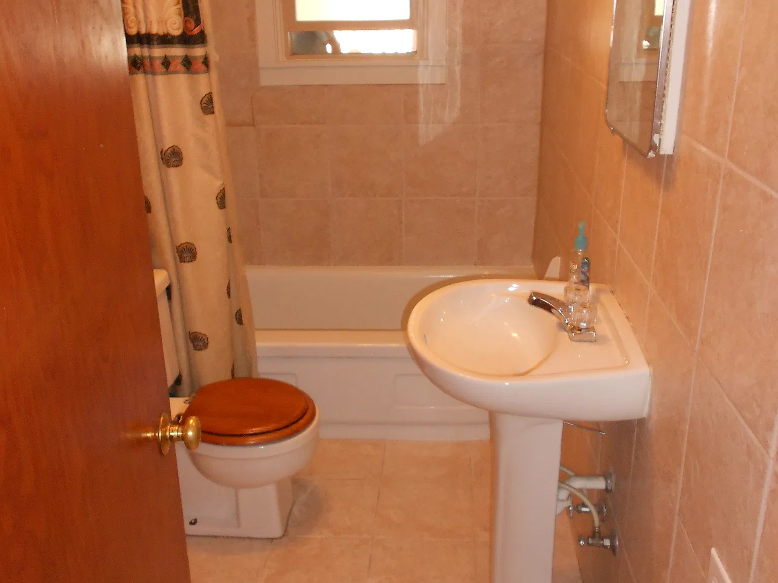 2 bed, 995 sqft, $1,900 — Photo 2