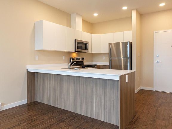 5th image of 1085 Goldstream Ave #965138