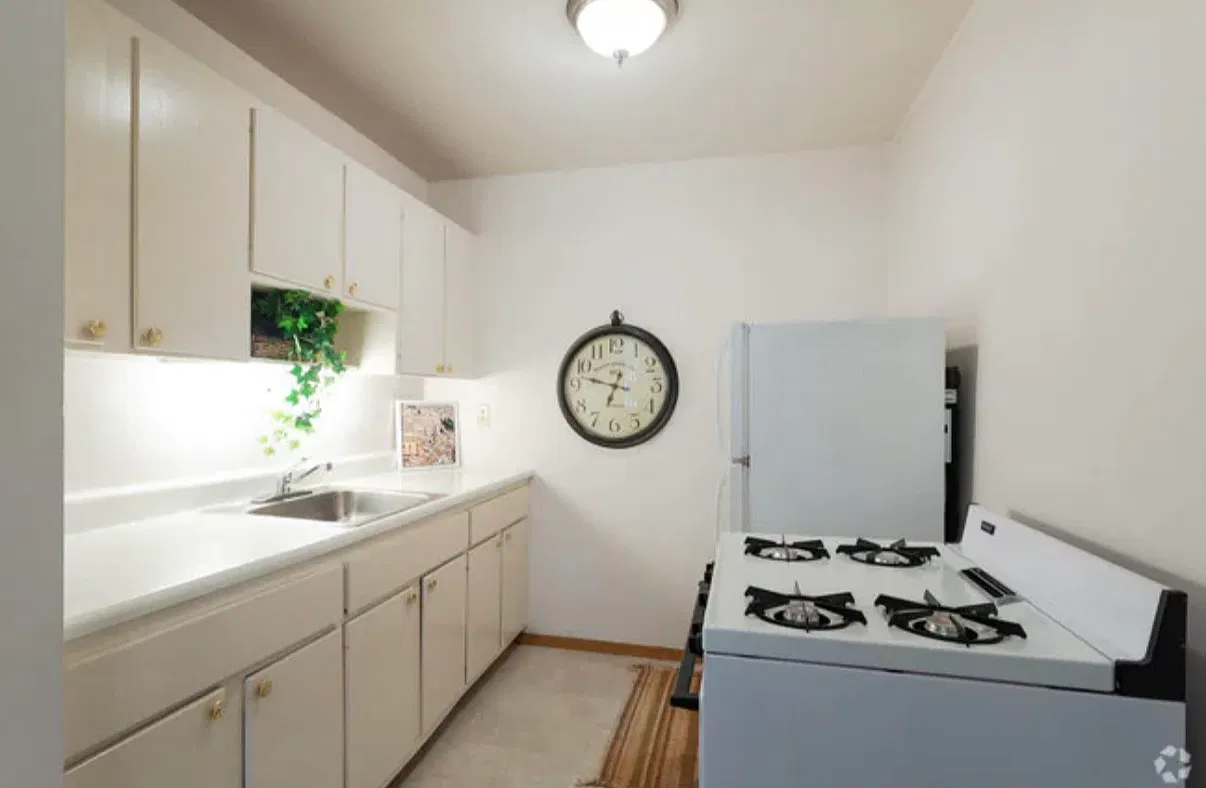 2 bed, $1,294 — Photo 2