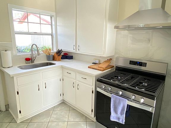 2nd image of 438 N Glenwood Pl #1/2