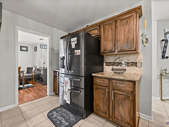 4th image of 23874 Rosemont Dr