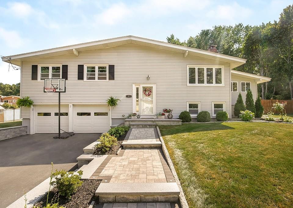 1st image of 7 Birchwood Ave