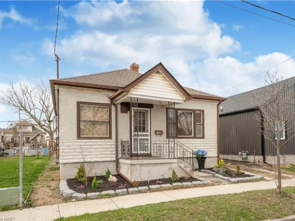 29 Concord Ave, Saint Catharines, ON L2M 5N5