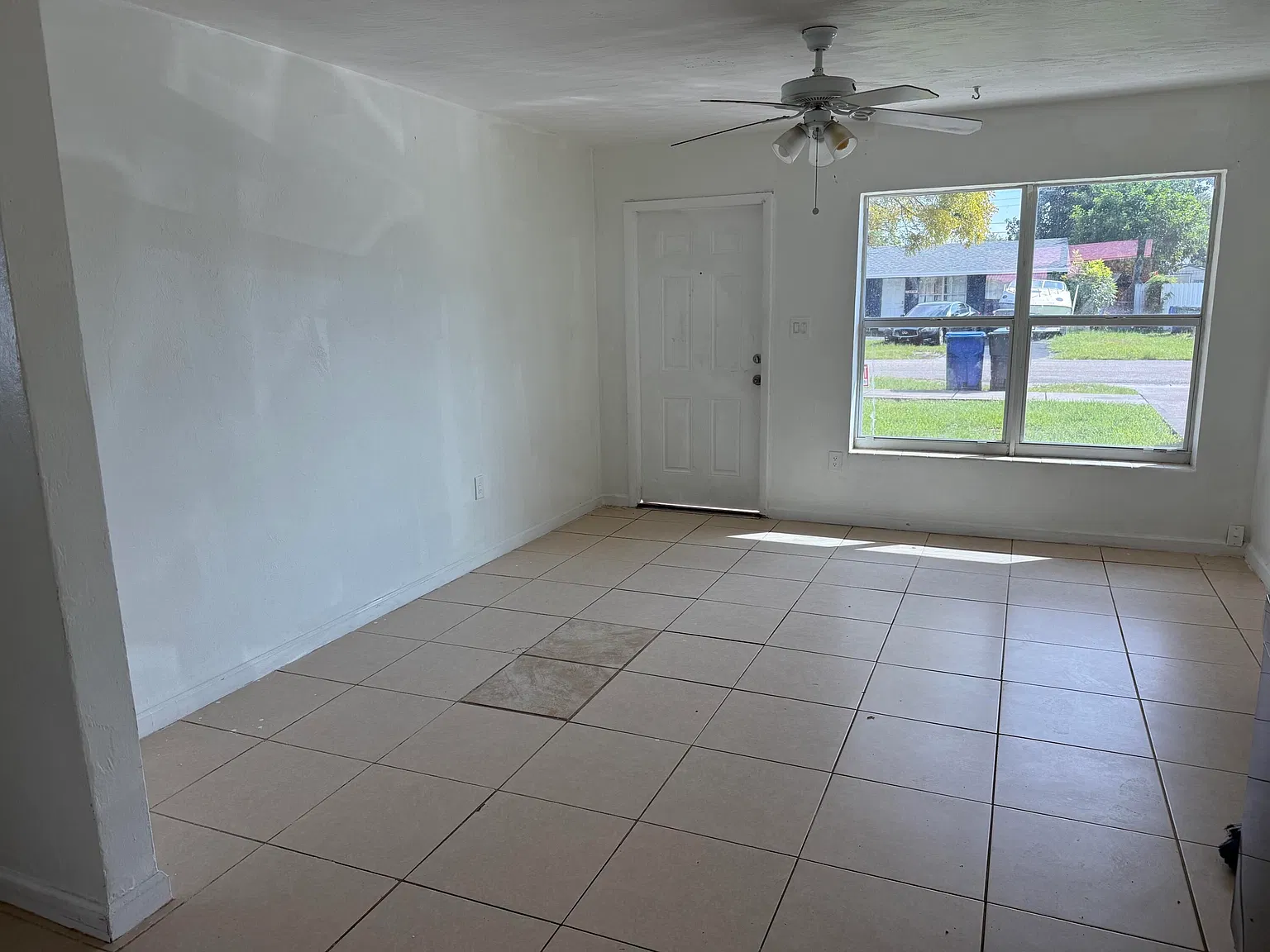 3 bed, 2.0 bath, 1025 sqft, $2,700 — Photo 4