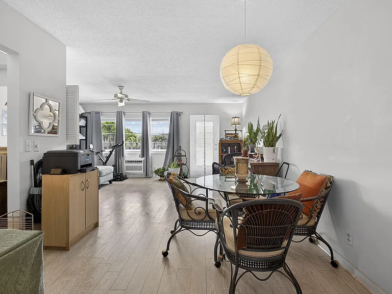 106 Camden E — Photo 19