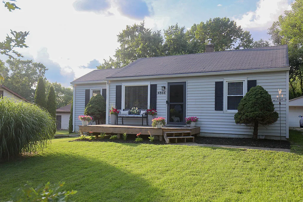 4866 Skelton St photo 1