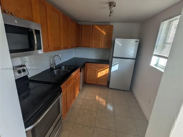 2800 NW 56th Ave APT B202, Lauderhill, FL 33313