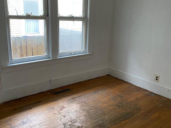 5th image of 102 Cliff St