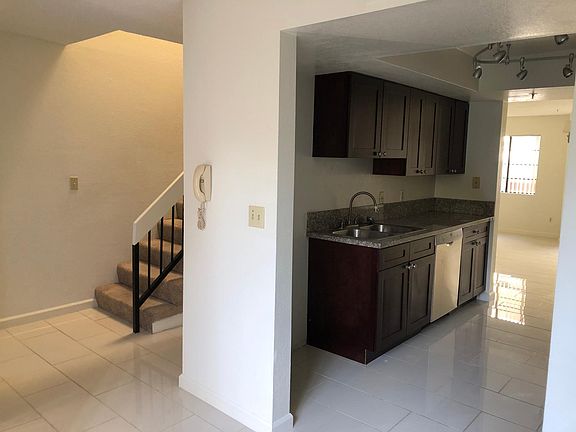 4th image of 2923 Montrose Ave APT 102