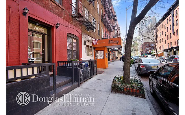 Sold by Douglas Elliman | media 10