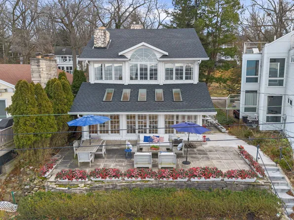 1625 Lake Shore Dr, Long Beach, IN 46360