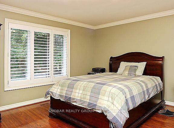 4th image of 1426 Lorne Park Rd