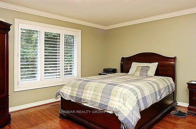 1426 Lorne Park Rd — Photo 4