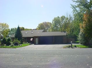 1718 Presidential Ln, Shakopee, MN 55379