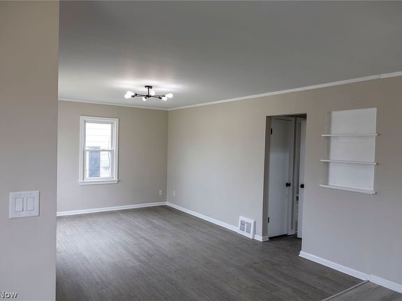 5th image of 795 E 260th St