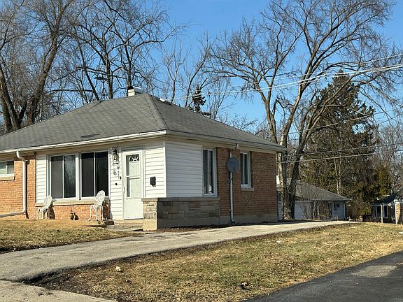 3rd image of 16 Sauk Trl