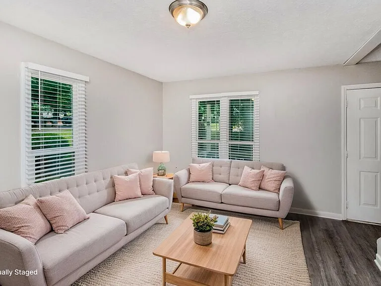 3801 Davis Ln — Photo 4