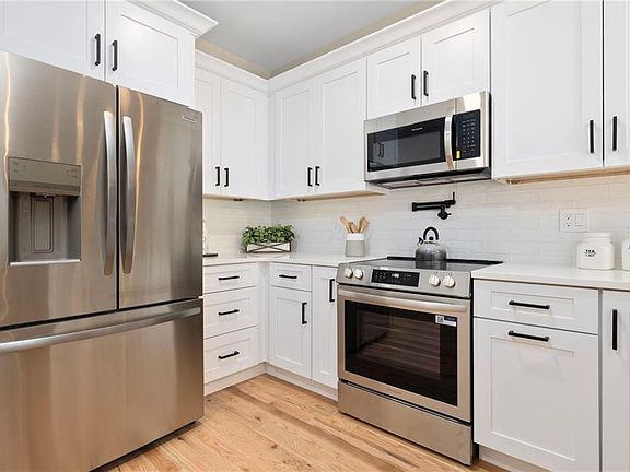 4th image of 2907 Post Rd #6