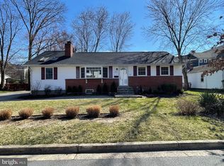 302 Meadow Ln SW, Vienna, VA 22180